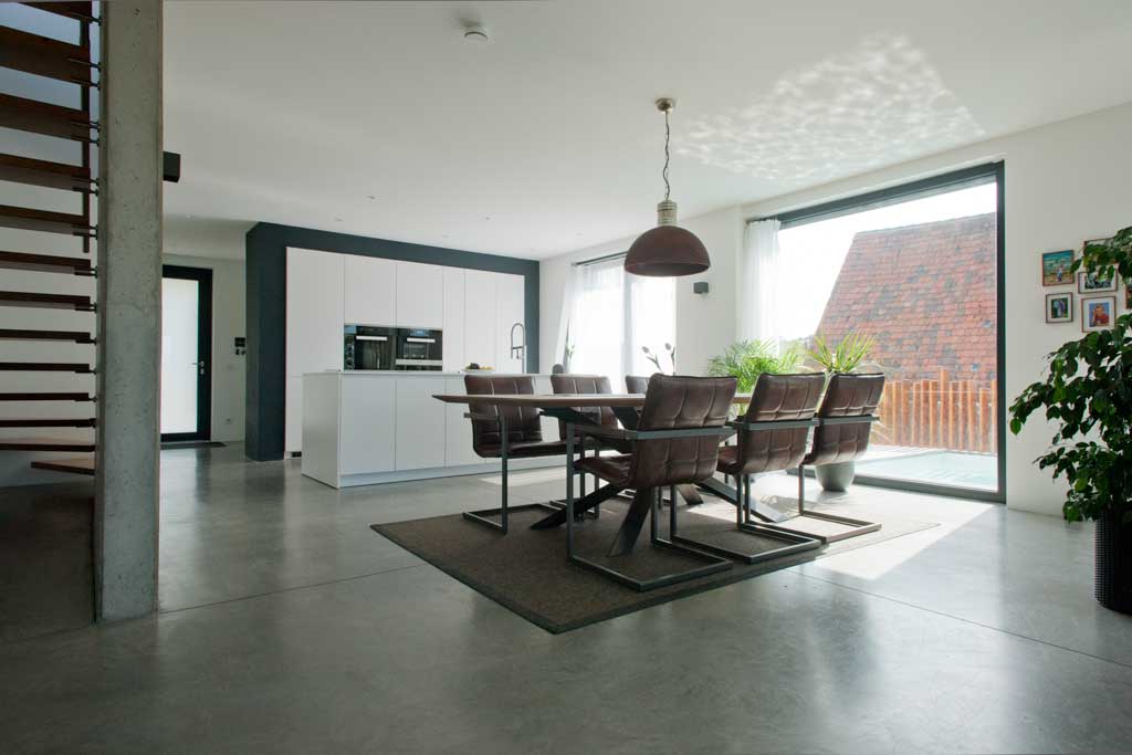 Wohnhaus mit Pool in Walzbachtal