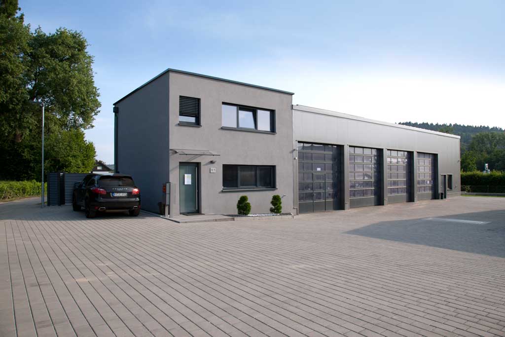 Autowerkstatt und Wohnhaus